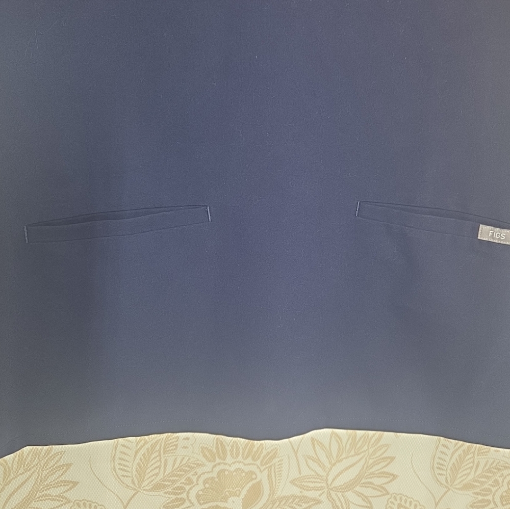FIGS CASMA 3 POCKET SCRUB TOP NAVY sz SMALL MEDICAL NURSE DENTAL UNIFORM *GUC - Picture 11 of 11